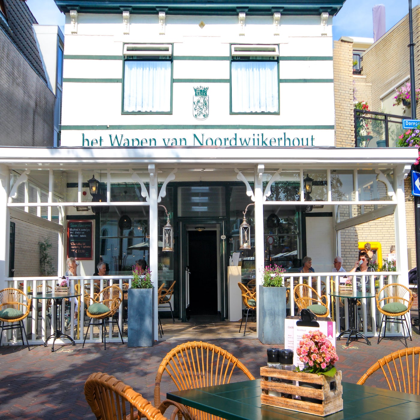 Wapen van Noordwijkerhout terras